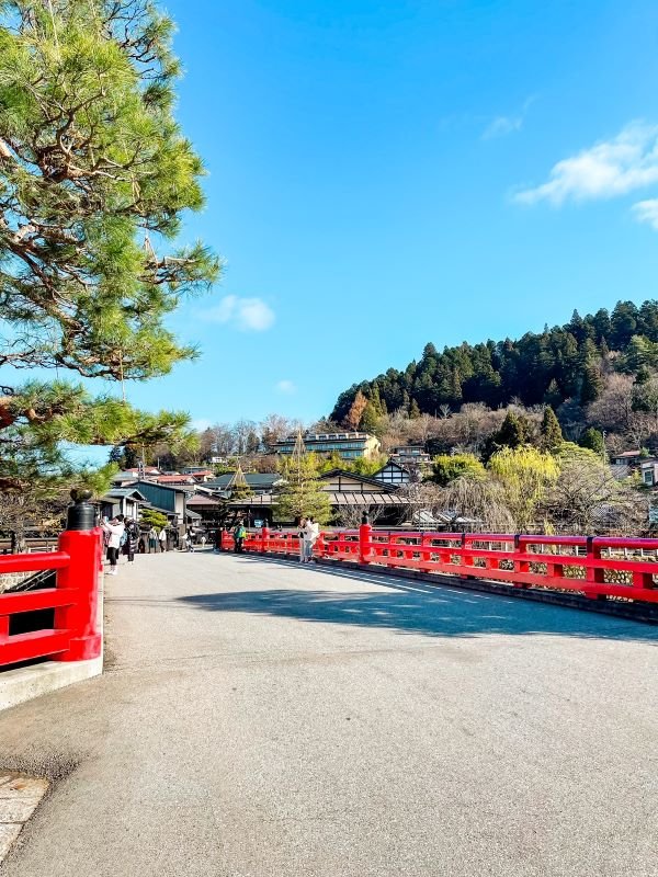 image of a red bridge into Sanmachi Suji, takayama historical district