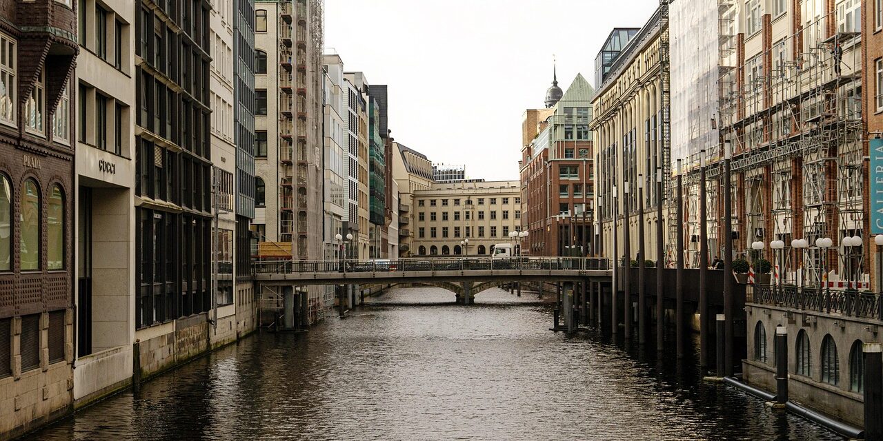 solo traveler european city